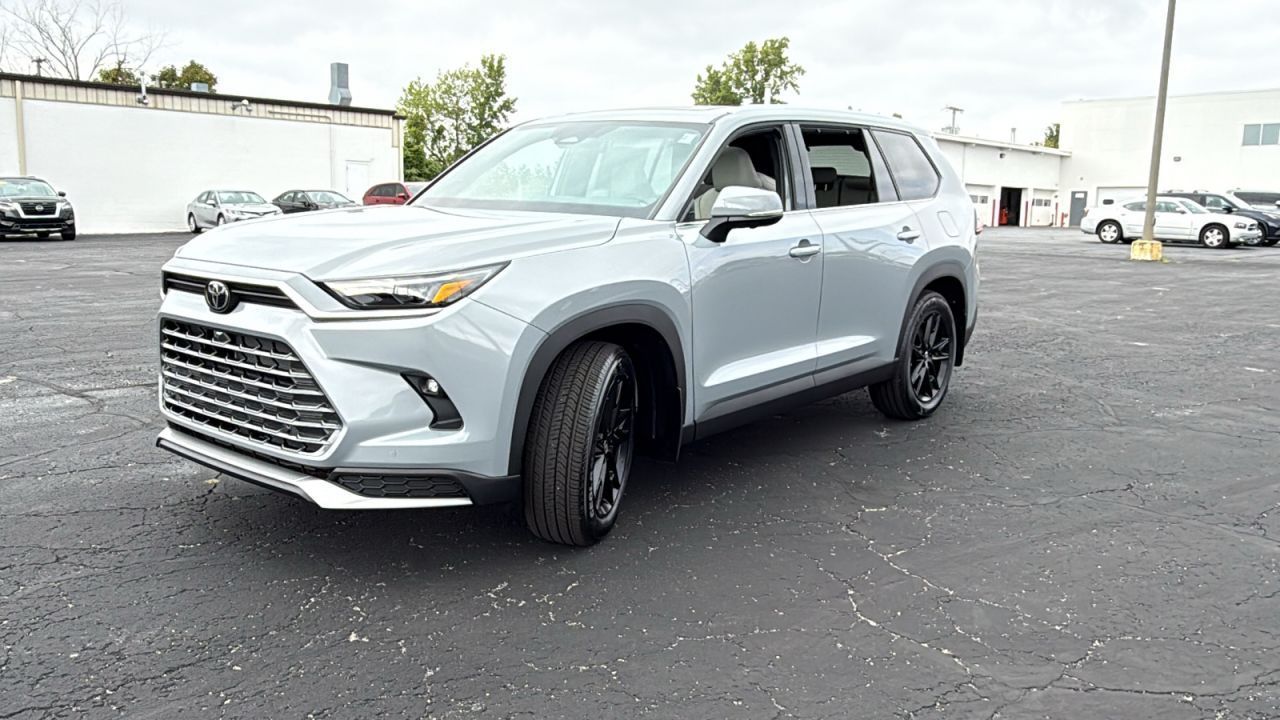 2026 Toyota Grand Highlander Hybrid MAX Platinum photo 2
