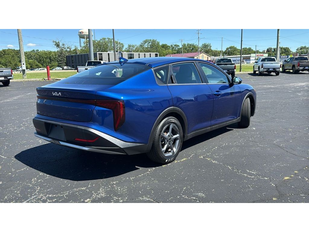 2025 Kia K4 LXS - Photo 7