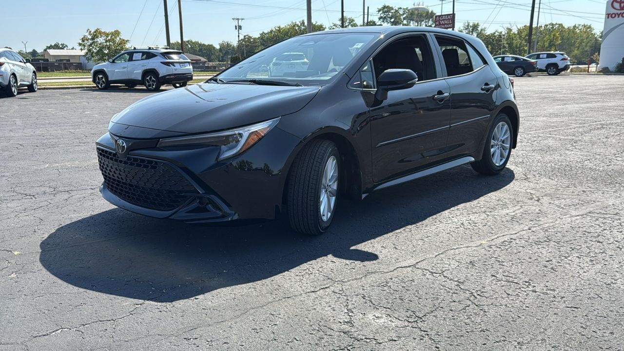 2025 Toyota Corolla SE photo 3