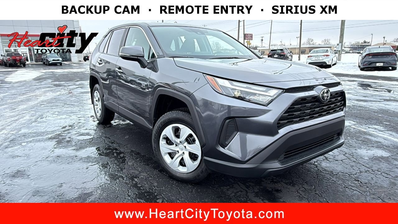 2025 Toyota RAV4 LE's photo