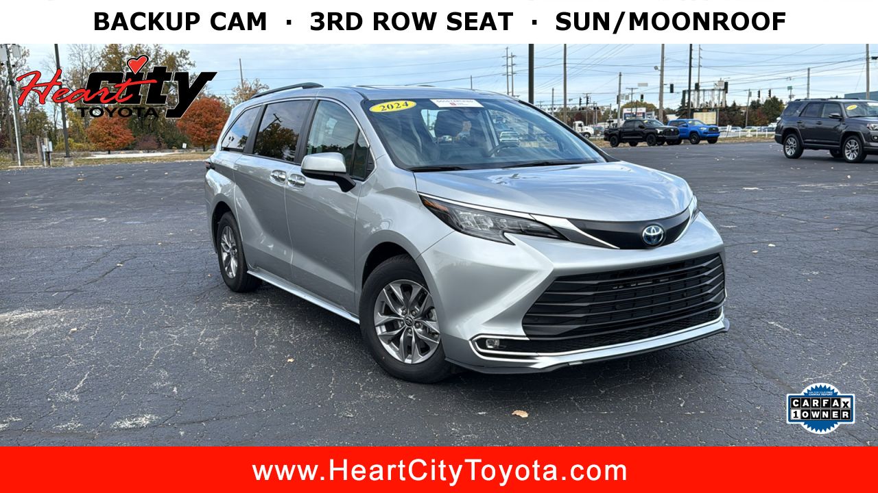 2024 Toyota Sienna XLE's photo