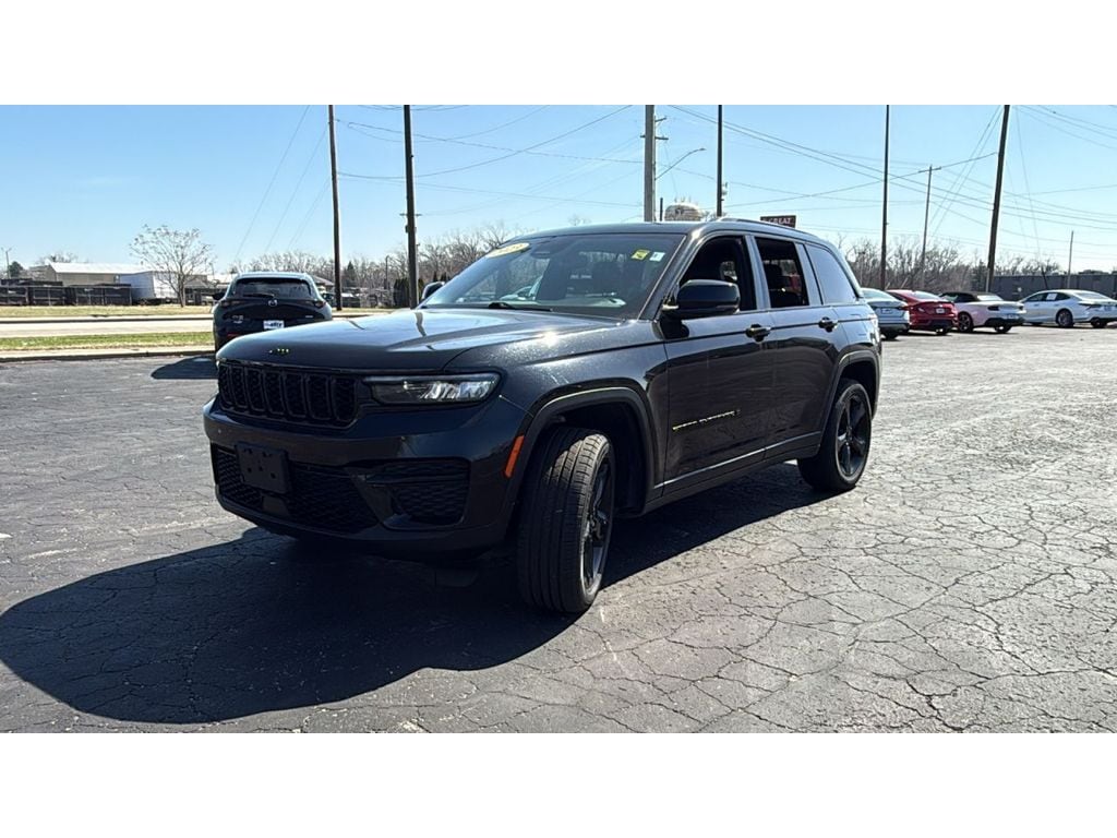 Used 2023 Jeep Grand Cherokee Altitude Sport Utility