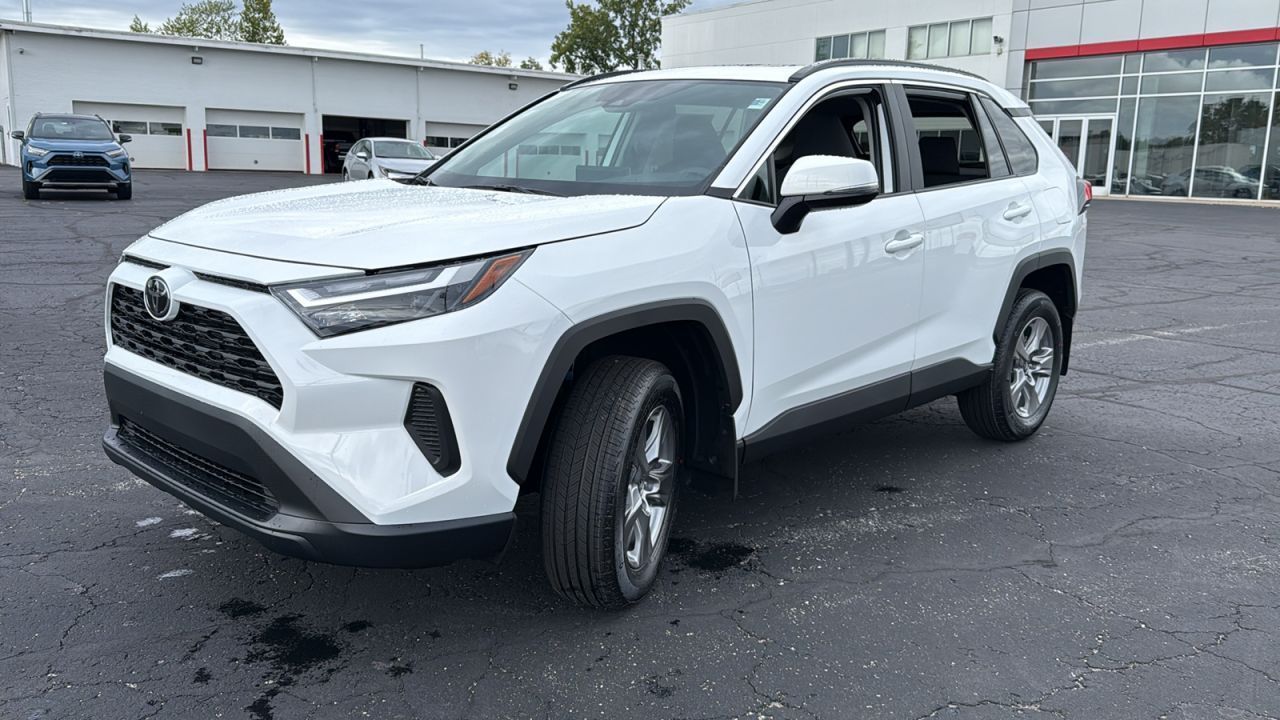 2025 Toyota RAV4 XLE photo 2