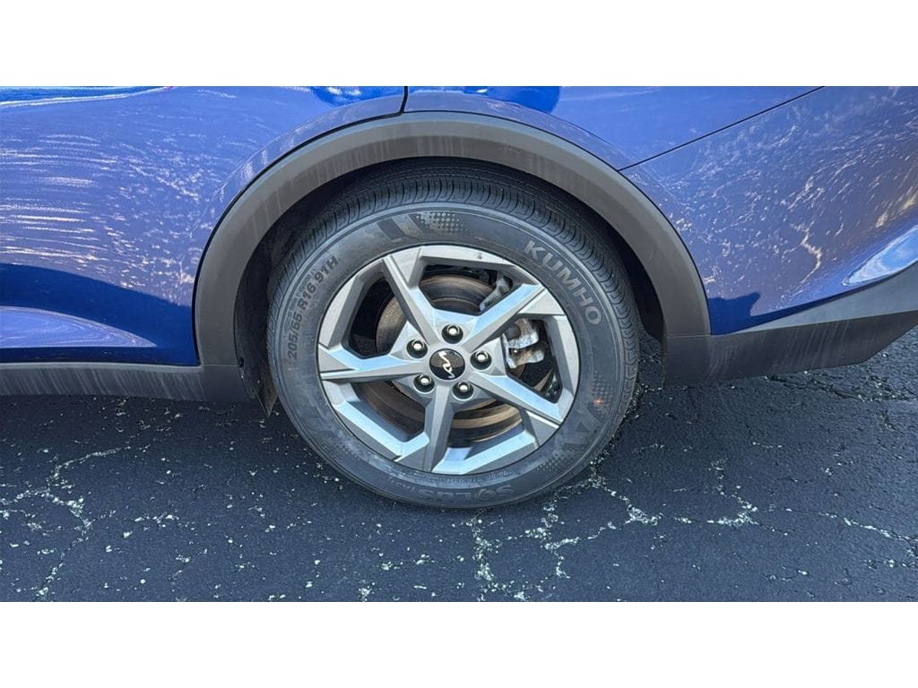 2025 Kia K4 LXS - Photo 11