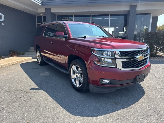 2016 Chevrolet Suburban LT photo 3