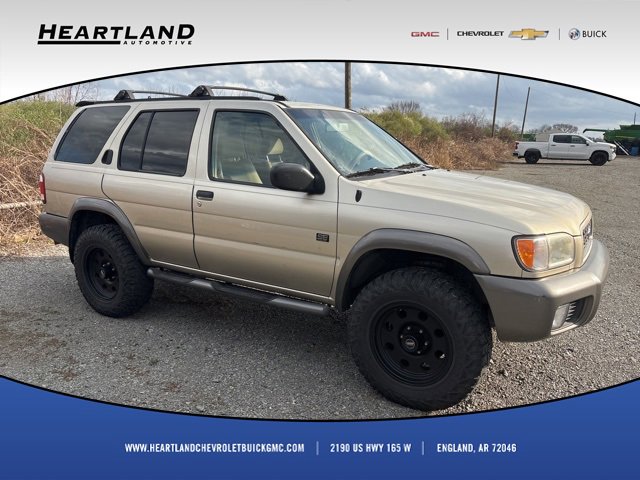 1999 Nissan Pathfinder XE's photo