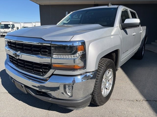 Used 2018 Chevrolet Silverado 1500 LT with VIN 3GCUKREC1JG570377 for sale in Little Rock