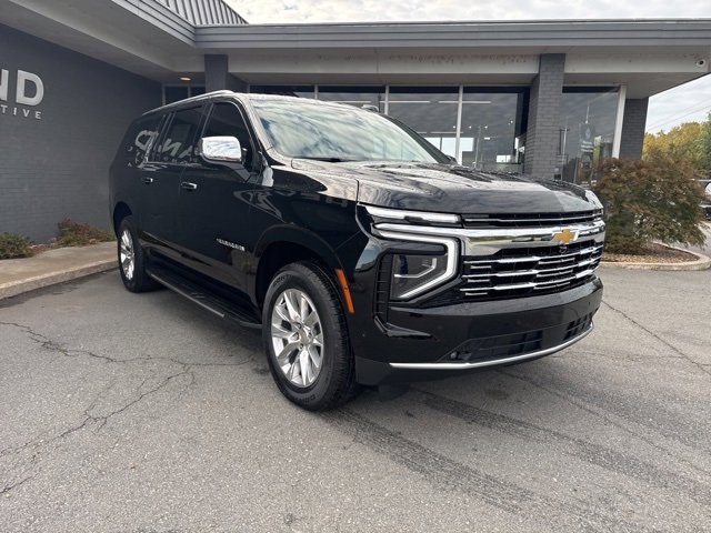 2025 Chevrolet Suburban Premier photo 3