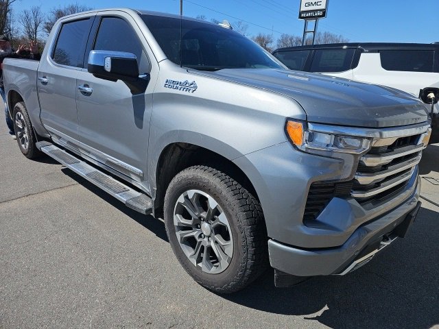 2024 Chevrolet Silverado 1500 High Country photo 2