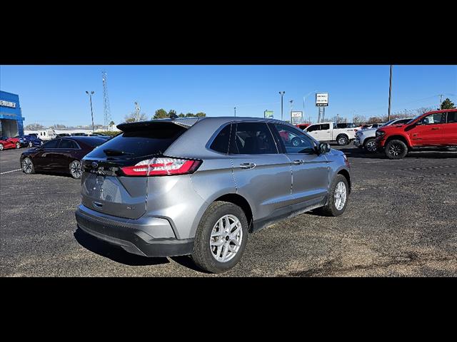 2023 Ford Edge SEL photo 2