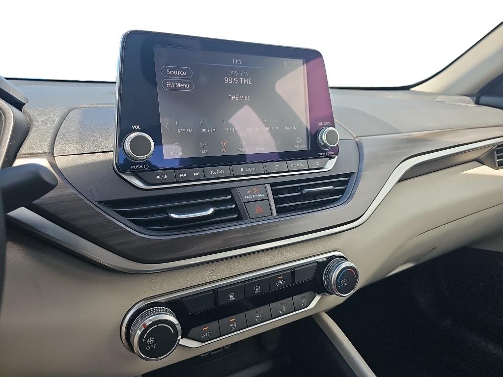 2025 Nissan Altima SV - Photo 14