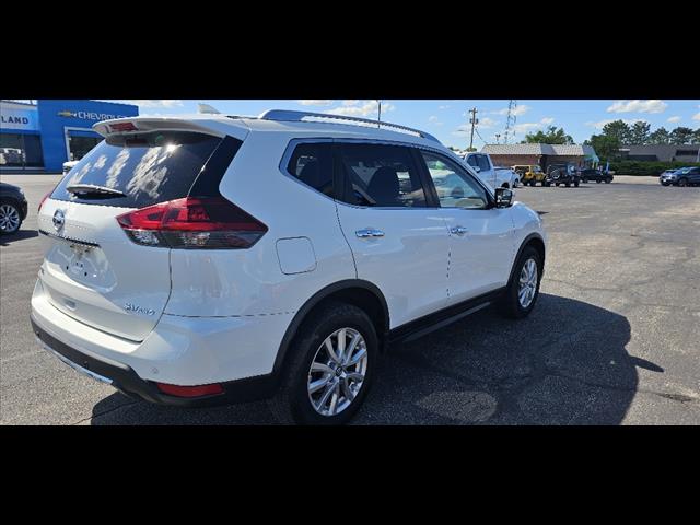 2020 Nissan Rogue SV photo 3