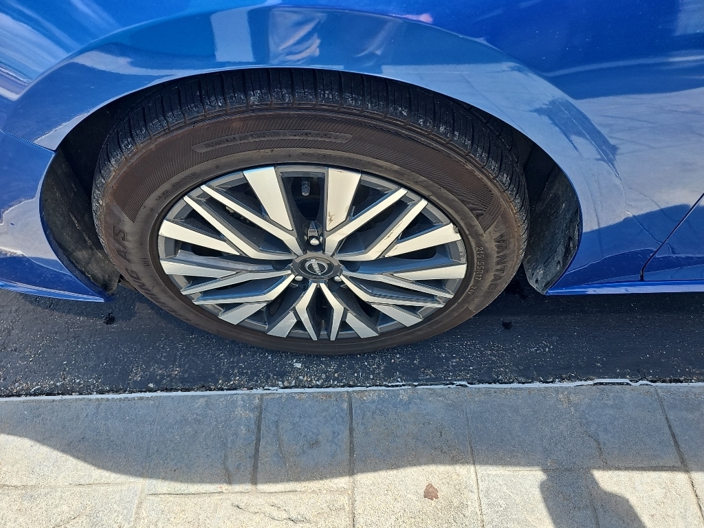 2025 Nissan Altima SV - Photo 9