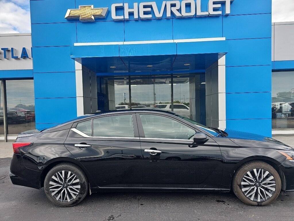 Used 2025 Nissan Altima SV Sedan