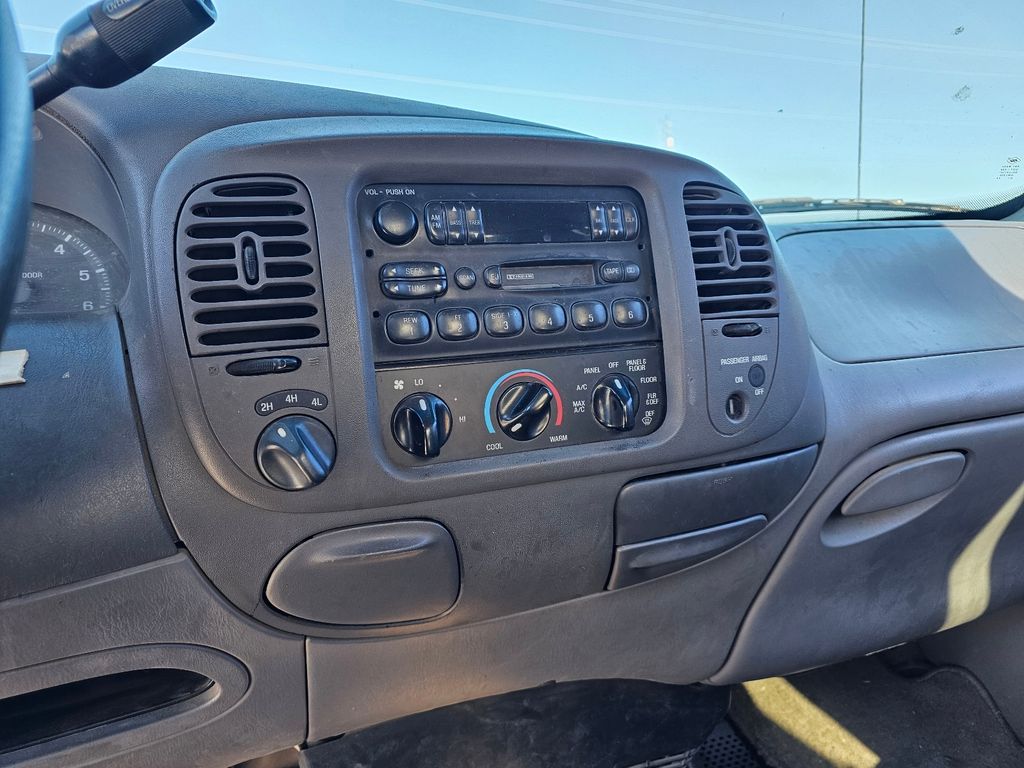 1998 Ford F-150 XLT - Photo 11