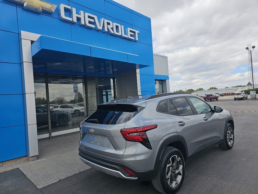 Used 2025 Chevrolet Trax LT SUV