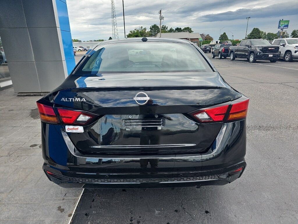 Used 2025 Nissan Altima SV Sedan