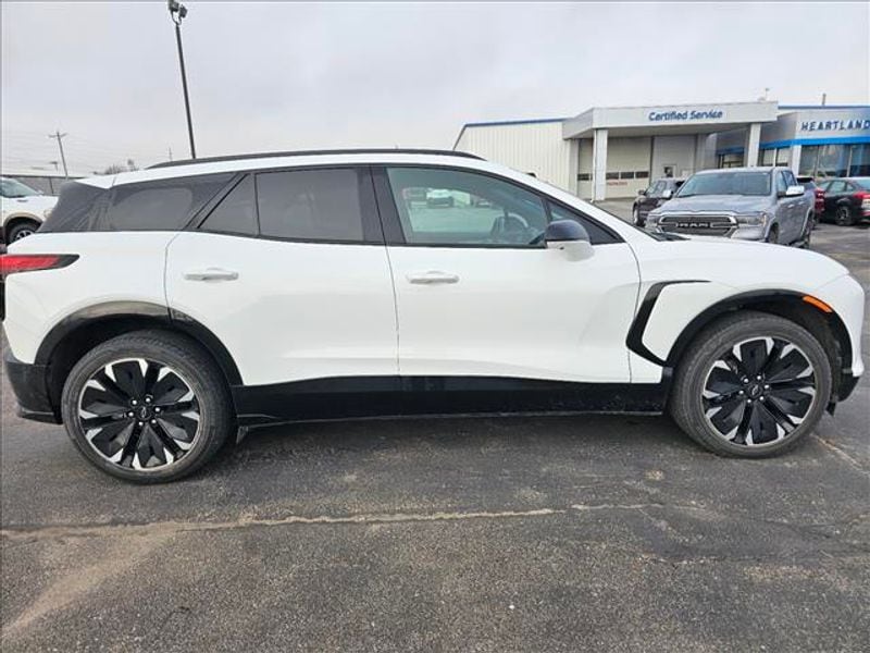 Used 2024 Chevrolet Blazer EV RS with VIN 3GNKDCRJ7RS118165 for sale in Lexington, NE