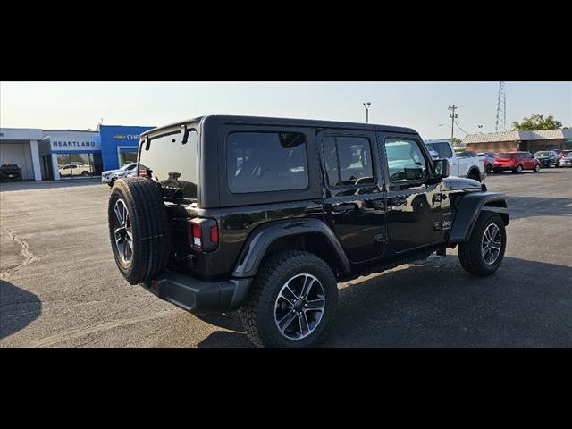 2023 Jeep Wrangler Sahara photo 3