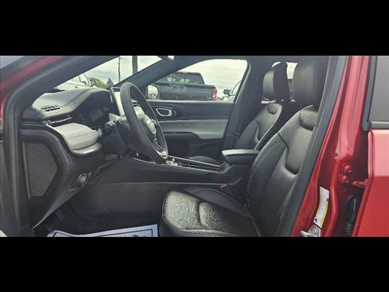 2025 Jeep Compass Limited - Photo 13