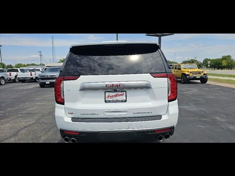 2022 GMC Yukon XL Denali - Photo 4