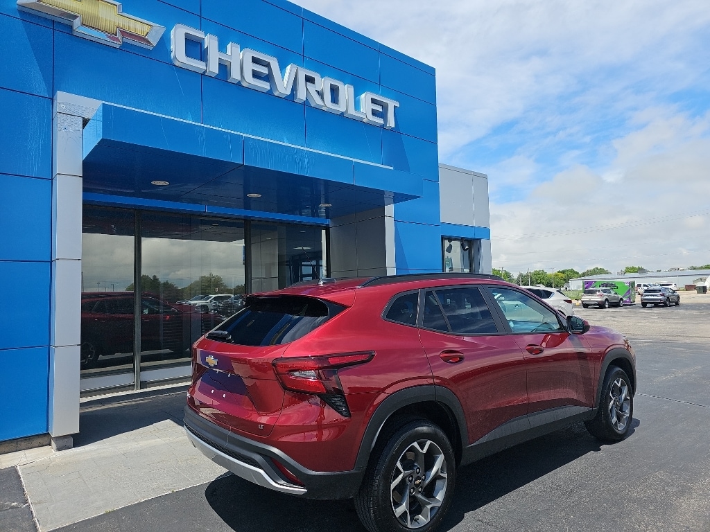 Used 2025 Chevrolet Trax LT SUV