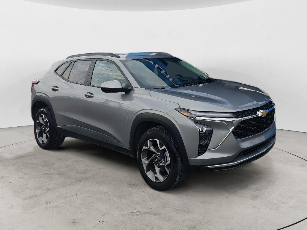 Used 2025 Chevrolet Trax LT SUV