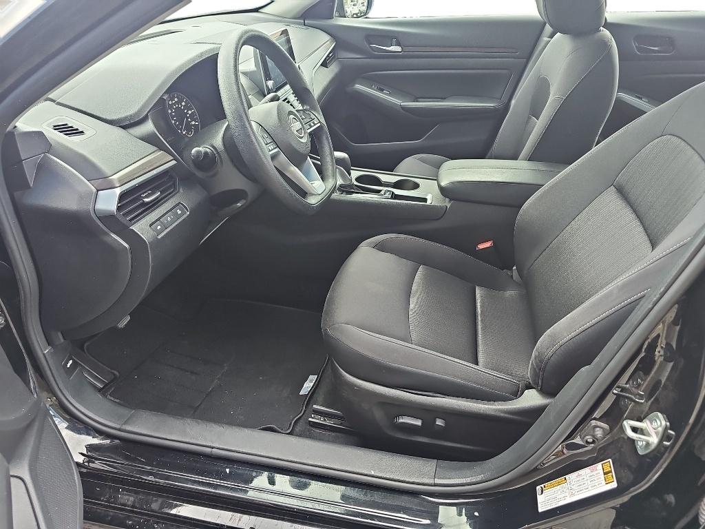 2025 Nissan Altima SV - Photo 13