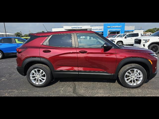 2025 Chevrolet Trailblazer LS photo 2