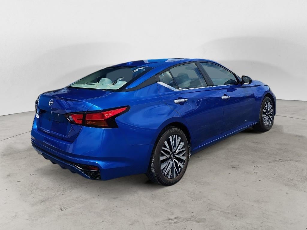 Used 2025 Nissan Altima SV Sedan