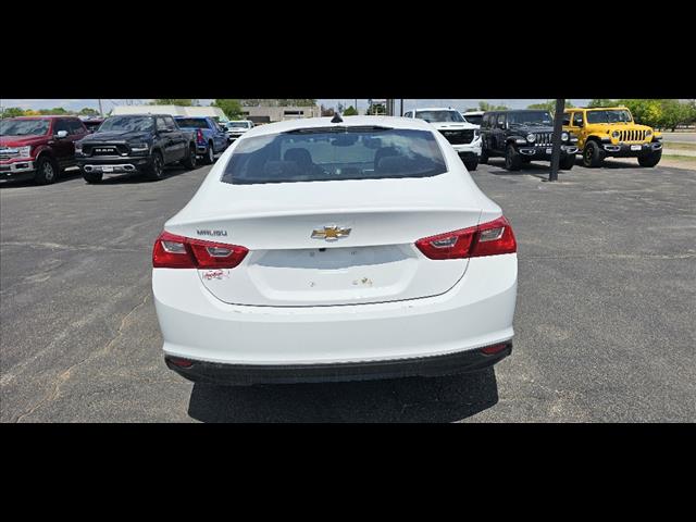 2025 Chevrolet Malibu photo 4