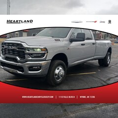2026 Ram 3500 TRADESMAN CREW CAB 4X4 8' BOX Pickup