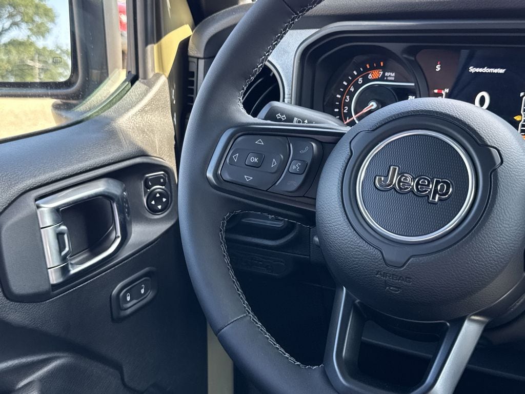 2025 Jeep Wrangler 4-Door Willys - Photo 18