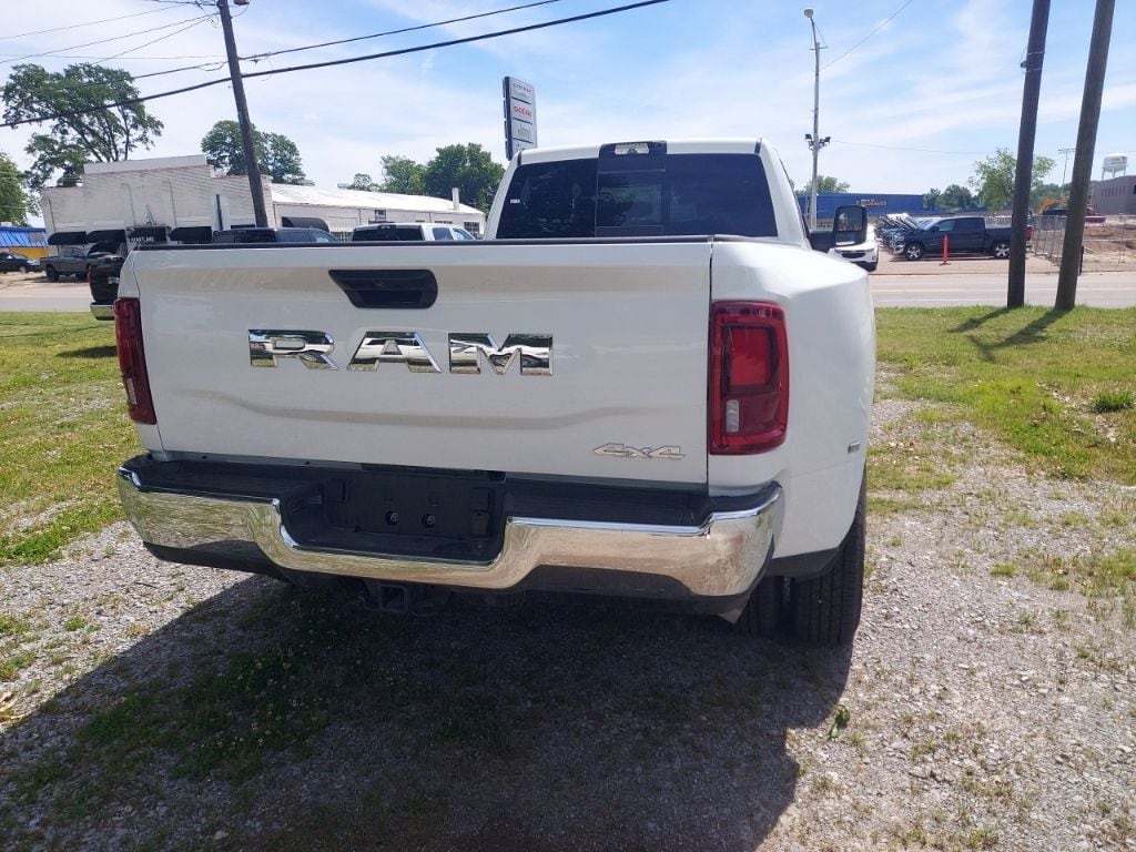 New 2026 Ram 3500 TRADESMAN CREW CAB 4X4 8' BOX Pickup