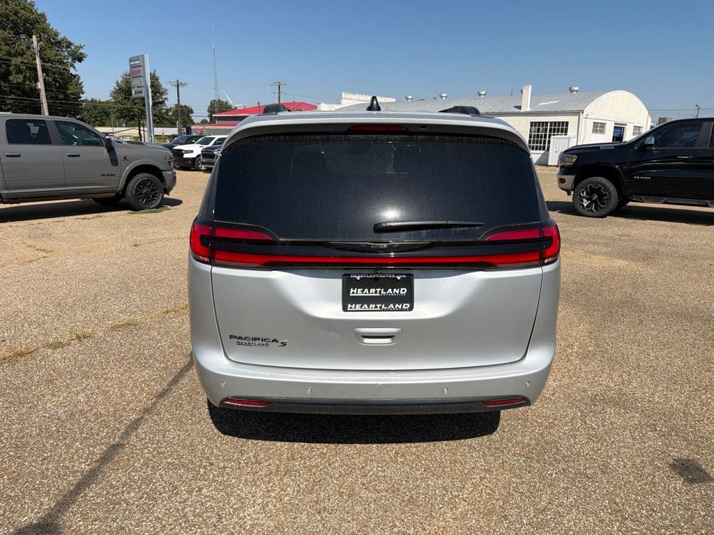 2026 Chrysler Pacifica Select - Photo 8