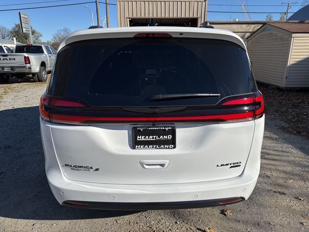 New 2026 Chrysler Pacifica LIMITED AWD Passenger Van