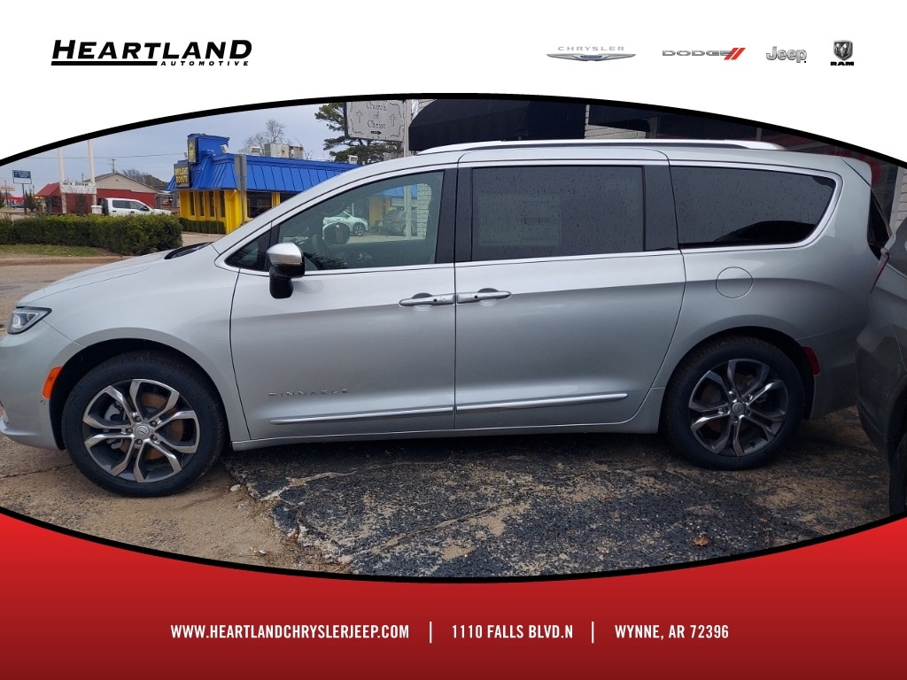 2026 Chrysler Pacifica Pinnacle's photo