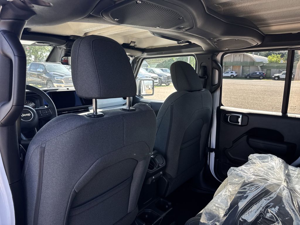 2025 Jeep Wrangler 4-Door Willys - Photo 12