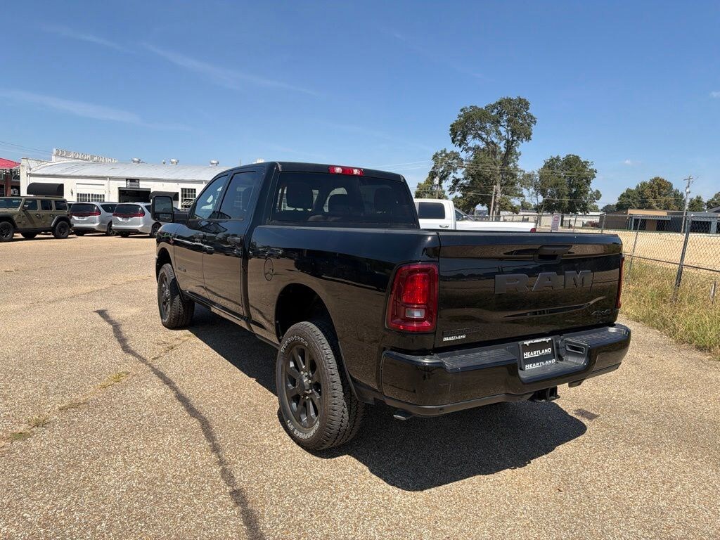 New 2025 Ram 2500 BIG HORN CREW CAB 4X4 6'4 BOX Pickup