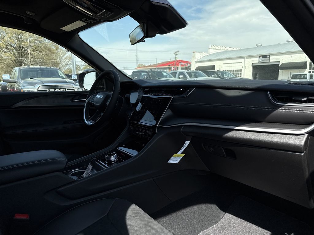 2025 Jeep Grand Cherokee Altitude - Photo 17