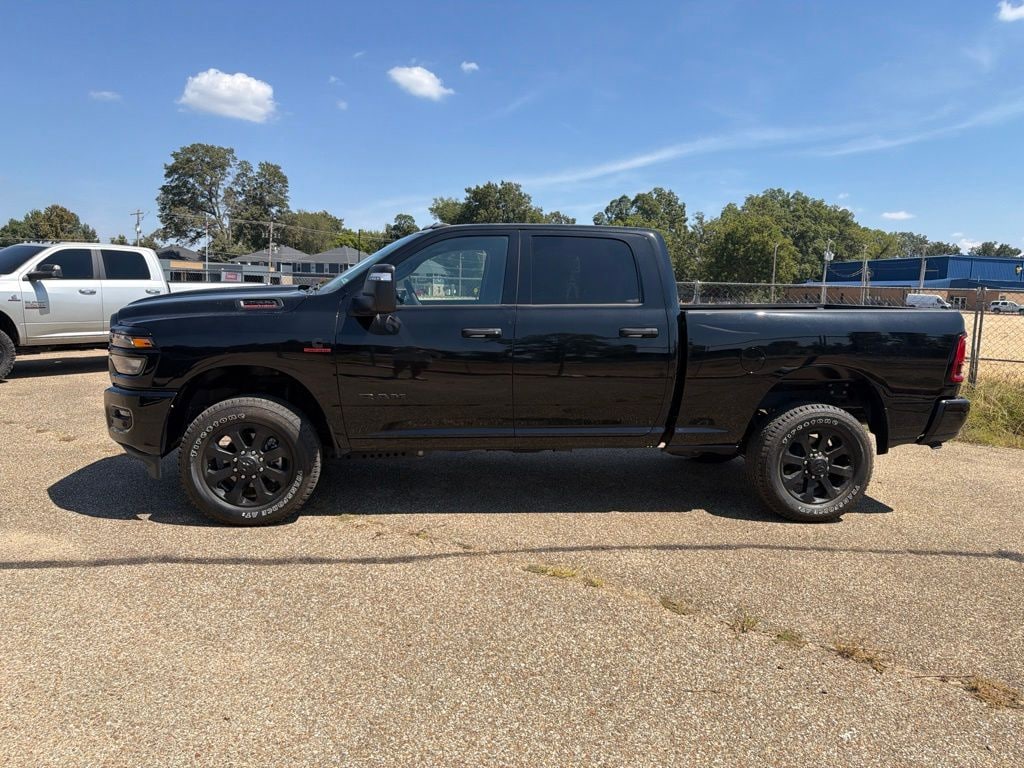 New 2025 Ram 2500 BIG HORN CREW CAB 4X4 6'4 BOX Pickup