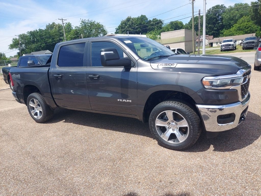 New 2026 Ram 1500 TRADESMAN CREW CAB 4X4 5'7 BOX Pickup
