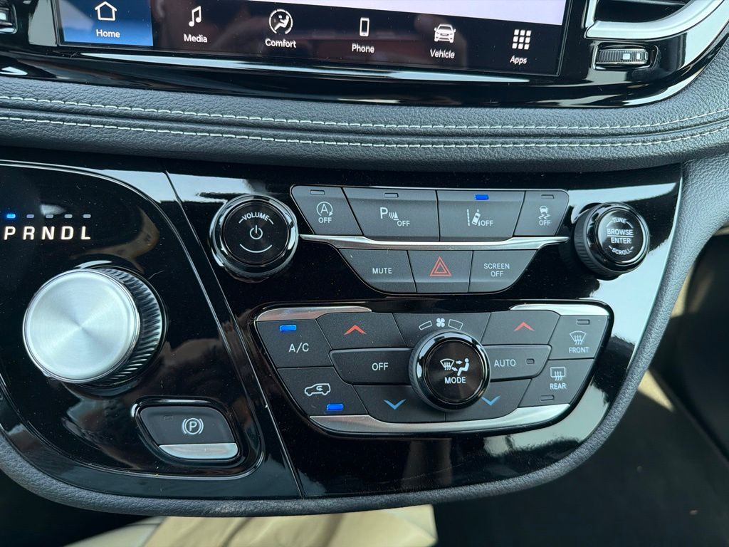 2026 Chrysler Pacifica Select - Photo 12