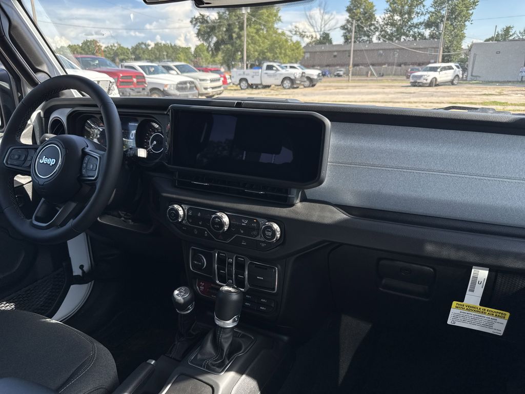 2025 Jeep Wrangler 4-Door Willys - Photo 14