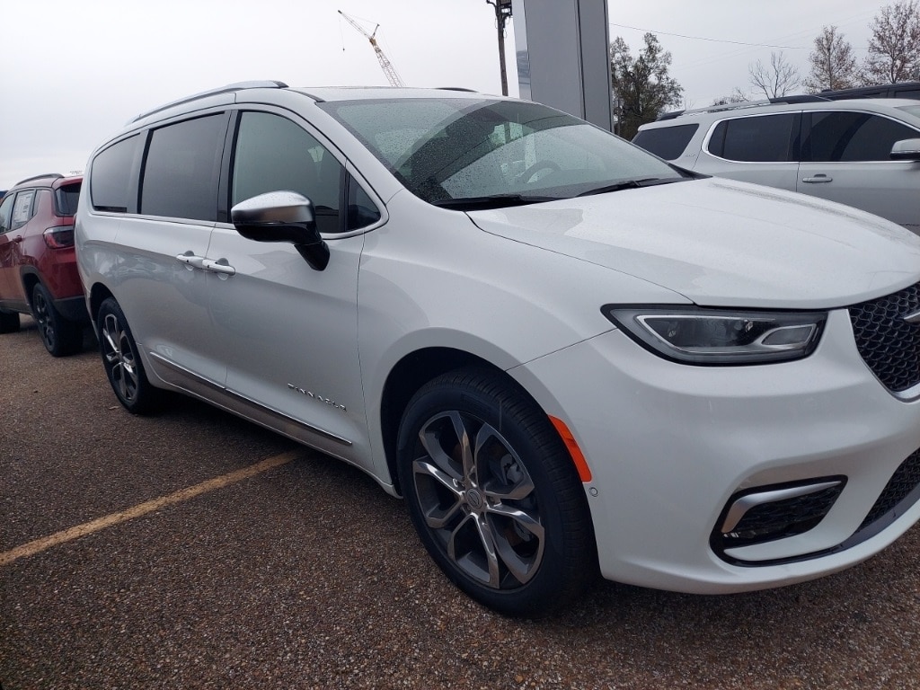 New 2026 Chrysler Pacifica PINNACLE AWD Passenger Van