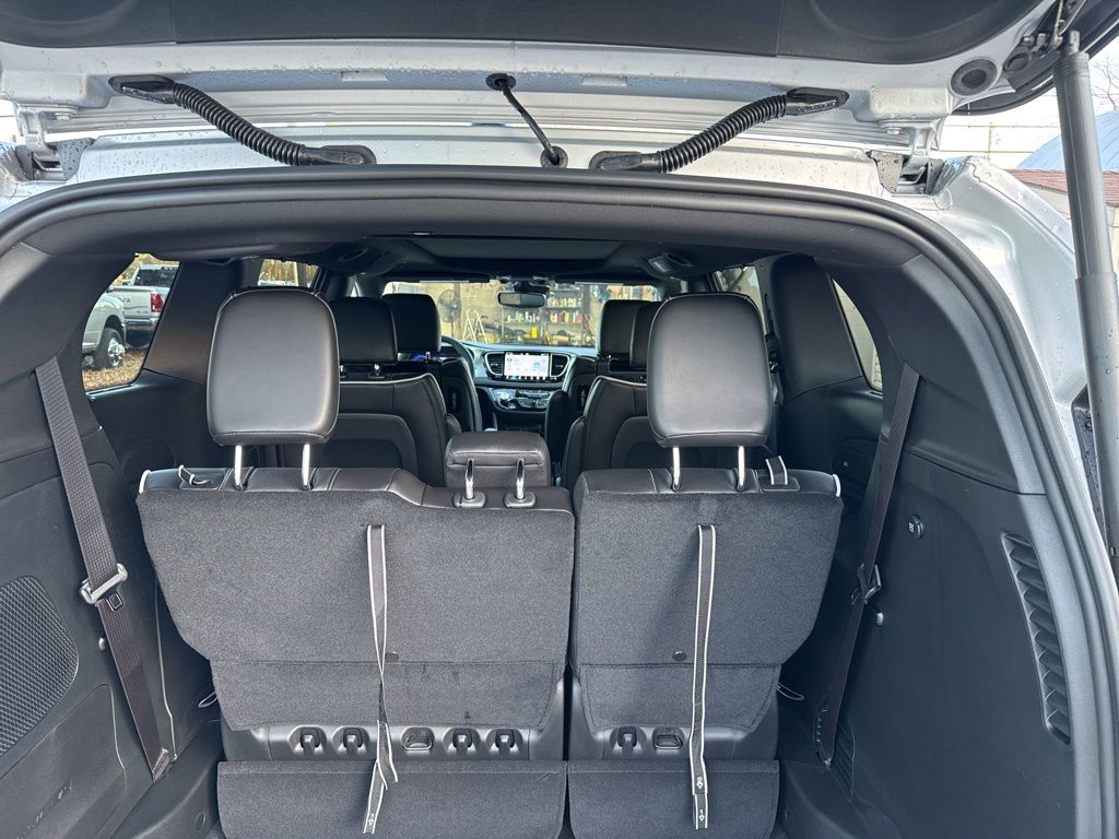 2026 Chrysler Pacifica Limited - Photo 9