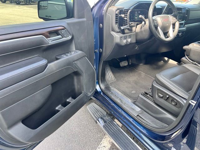 2023 GMC Sierra 1500 SLT - Photo 16