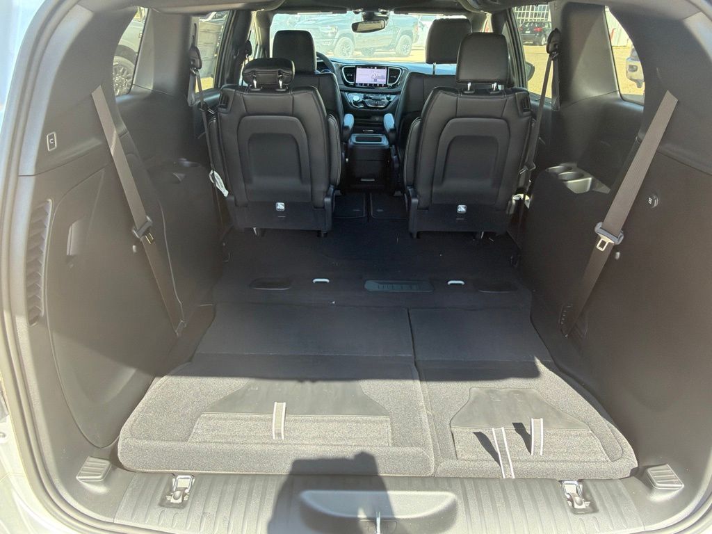 2026 Chrysler Pacifica Select - Photo 29