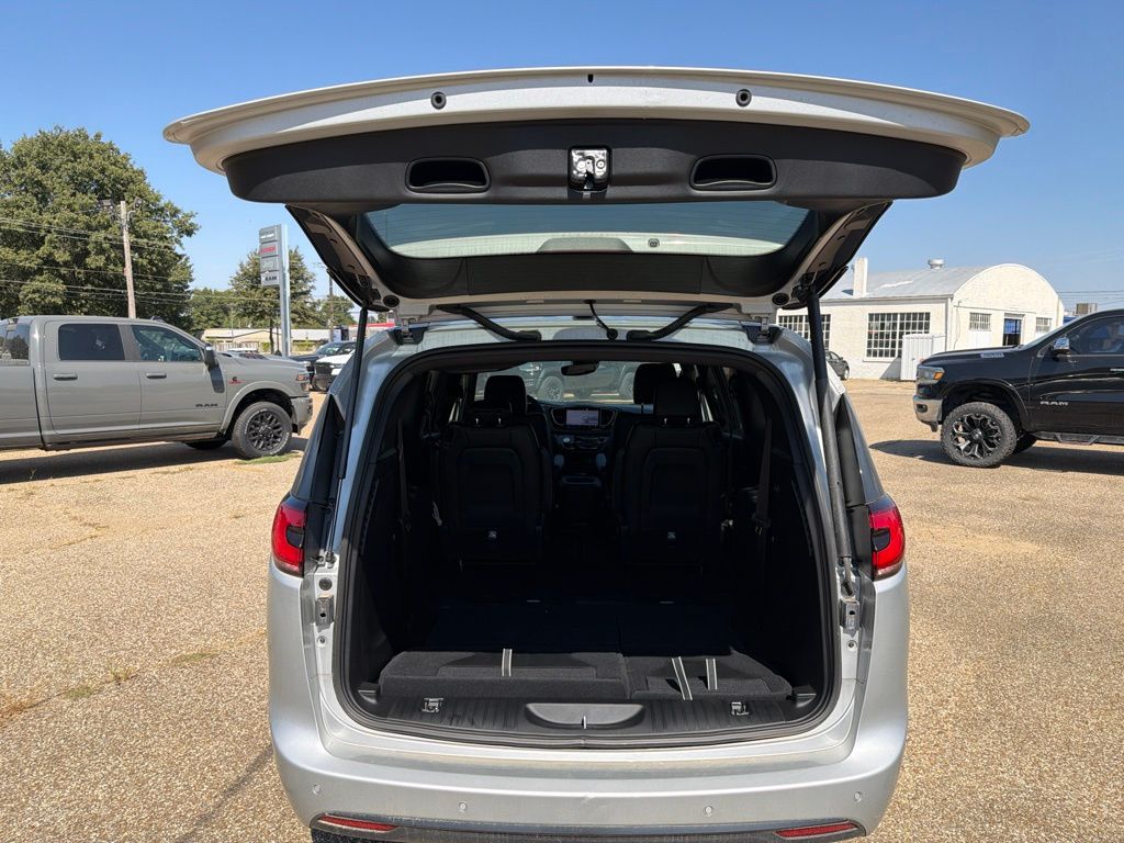 2026 Chrysler Pacifica Select - Photo 30