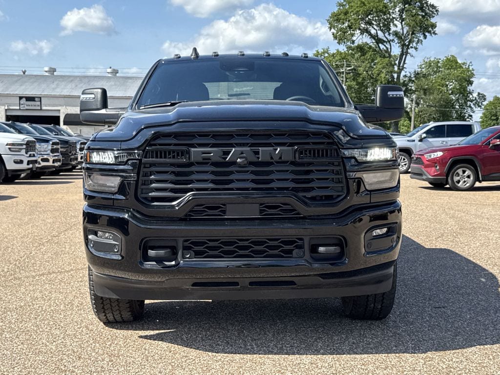 New 2025 Ram 2500 BIG HORN CREW CAB 4X4 6'4 BOX Pickup